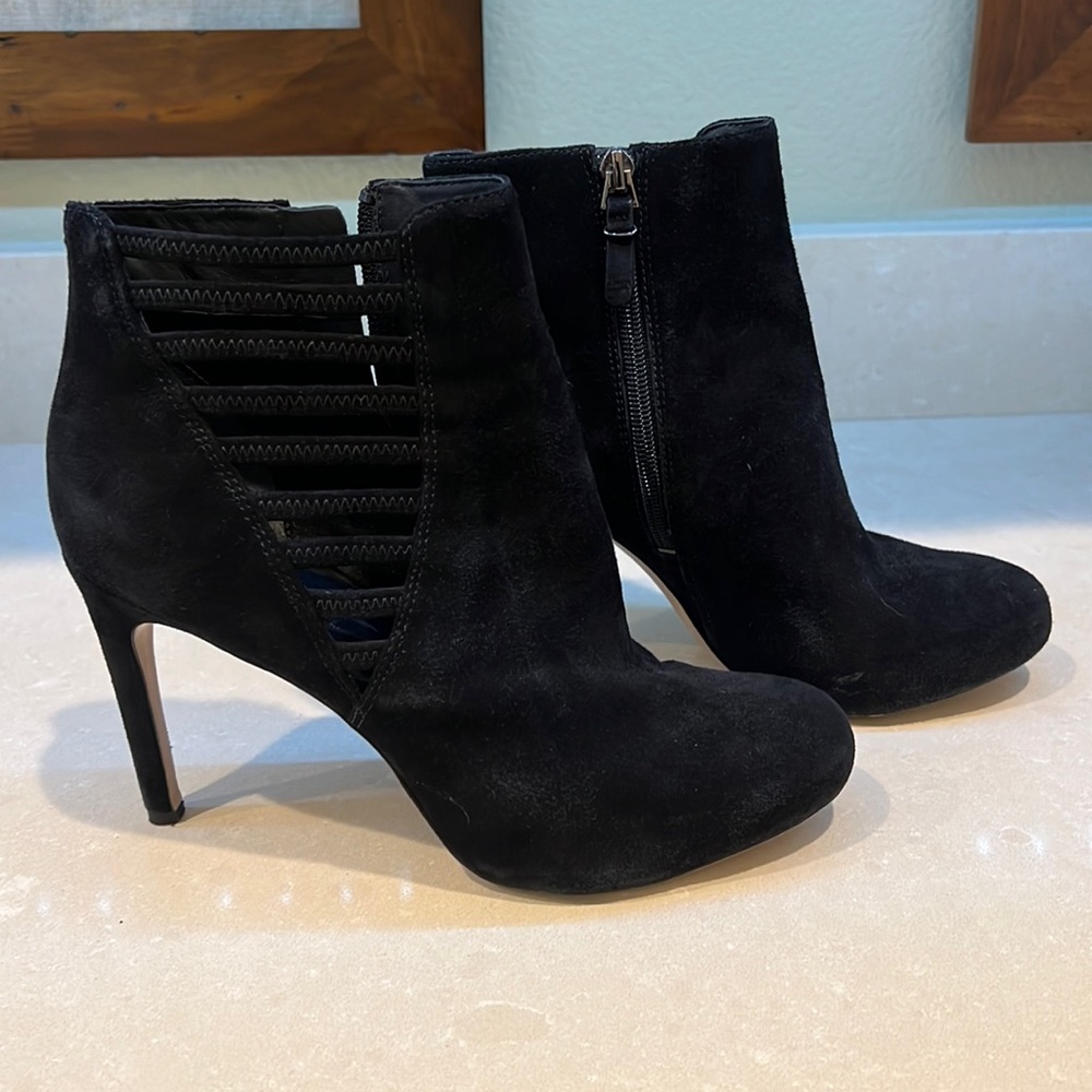 Sexy Via Spiga black suede booties